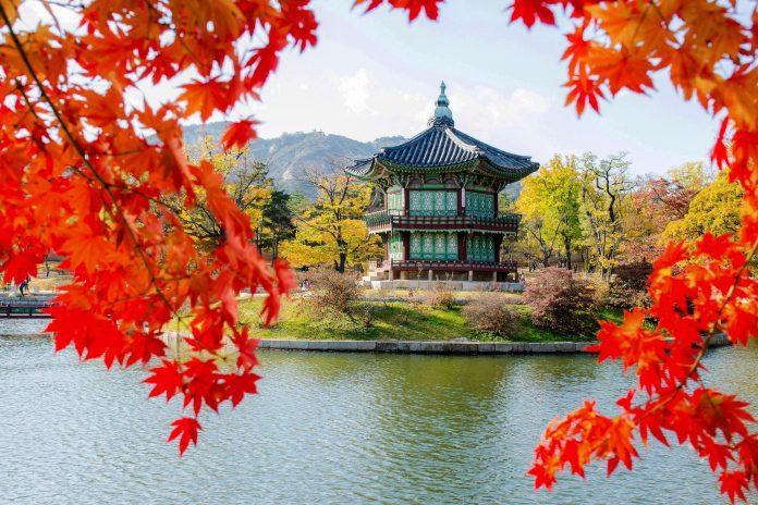 The water clock in the picturesque Heumgyeonggak Pavilion is one of the cultural monuments of Gyeongbokgung Palace in South Korea - © CJ Nattanai / Shutterstock