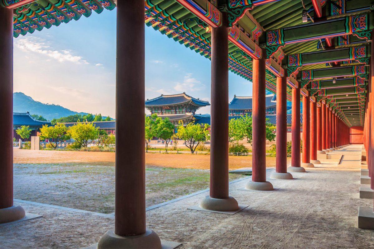 In the 19th century, Gyeongbokgung Palace consisted of a veritable labyrinth of walls, squares and alleys with 330 buildings and almost 6,000 rooms, South Korea - © Vincent St. Thomas / Shutterstock